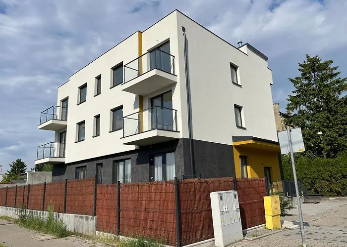 R House - Brand New Apartments With Patio And Garage