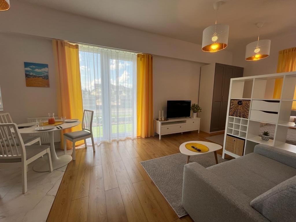 Apartament R House - Brand New With Patio And Garage