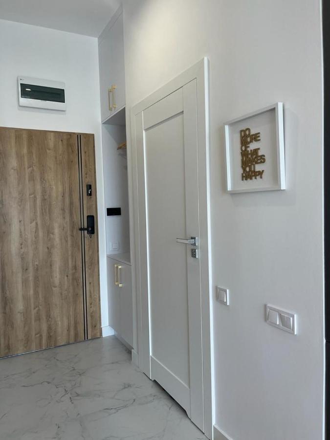 R House - Brand New With Patio And Garage Apartament