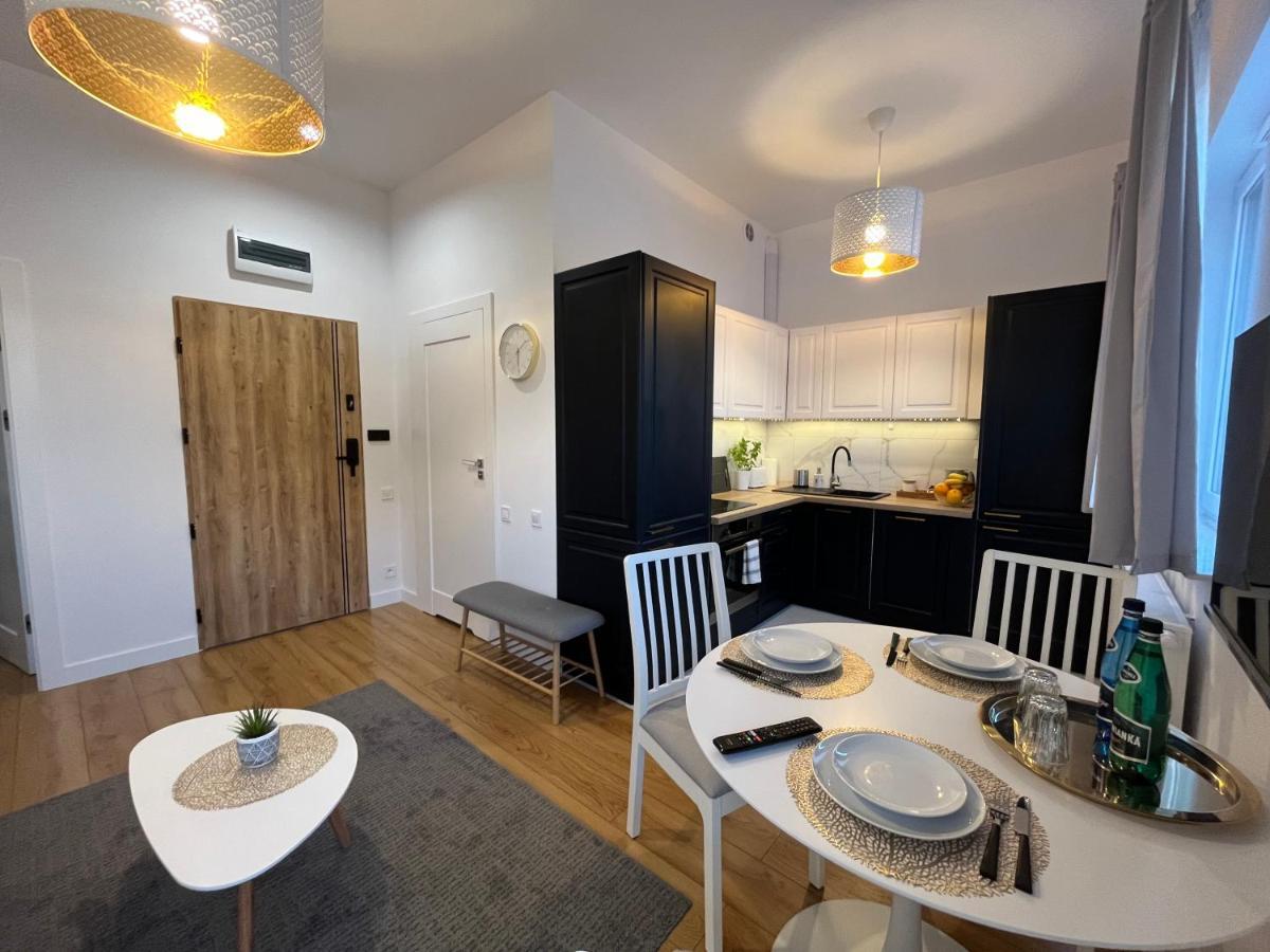 R House - Brand New With Patio And Garage Apartament *