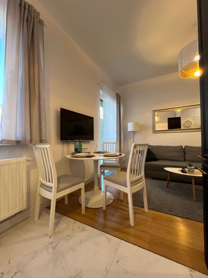 Apartament R House - Brand New With Patio And Garage Warszawa